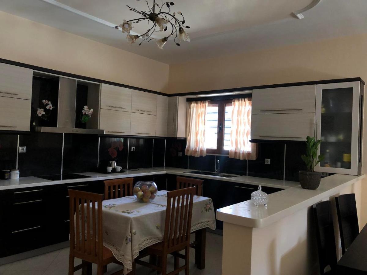 Apartment Milos Himare