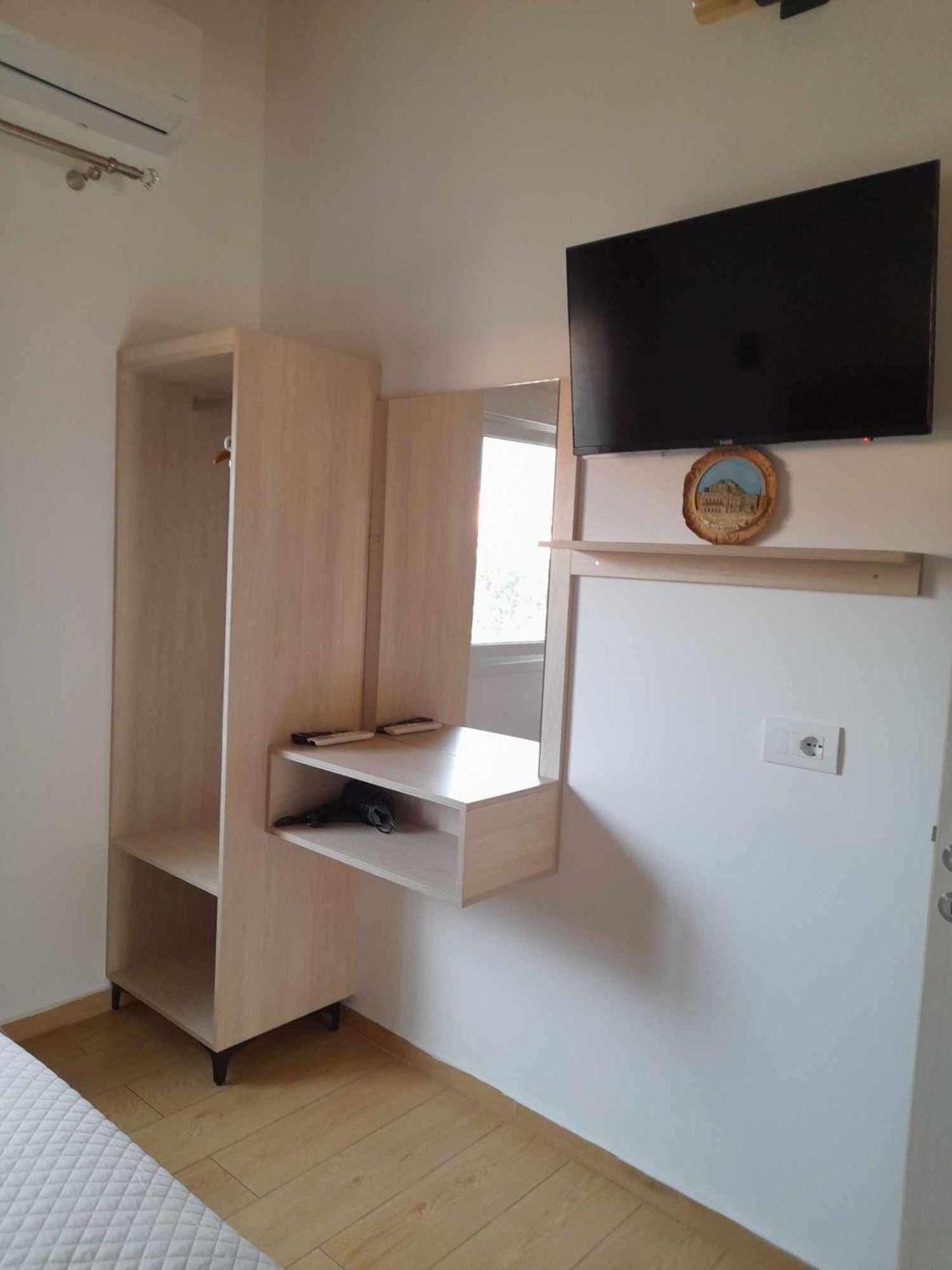 Apartment Milos Himare